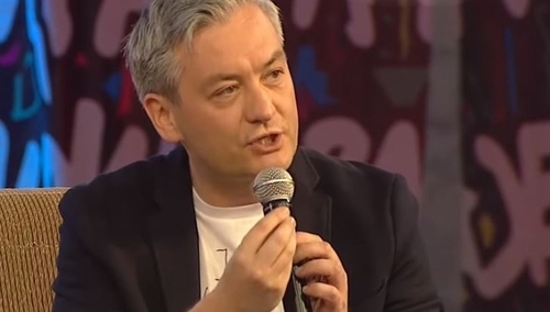 Robert Biedroń pozdrawia z kolejnej zagranicznej wycieczki. Hipokryzja? Przypominamy słowa polityka