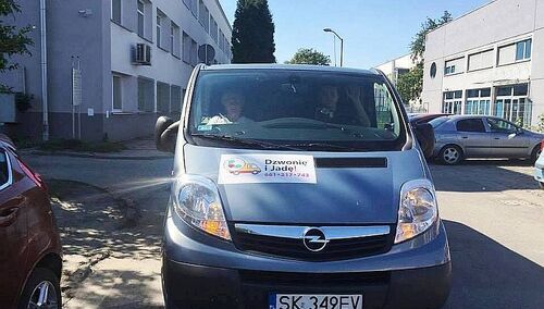 Przemysław Jarasz: „Dzwonię i jadę” – świetny pomysł na mobilne wsparcie seniorów w Rudzie Śl.