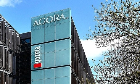 Dziennikarka GW poucza Kościół: "Problemem jest celibat, nie homoseksualizm"