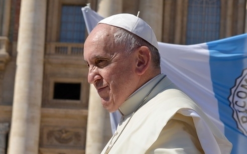 Papież do internautów: Co powinno być oknem na świat, staje się witryną, gdzie eksponuje się swój narcyzm