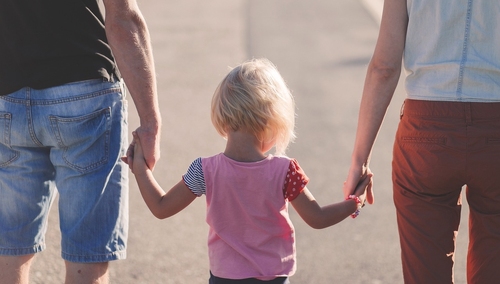 RDS: Pomoc finansowa dla rodzin powinna rosnąć, ale trzeba to rozwiązać systemowo