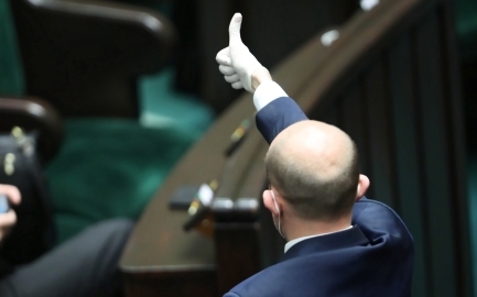 New York Post:" Sejm przyjął wybory korespondencyjne". A na zdjęciu entuzjastycznie Budka, Kidawa...