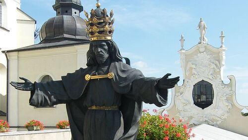 Posąg Chrystusa Króla nad wejściem do Wieczernika na Jasnej Górze Fot. Aneta Lazurek