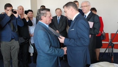 Spotkanie opłatkowe w Kielcach. Wyróżnienie tytułem Zasłużonego dla "S", obecny przewodniczący Piotr Duda