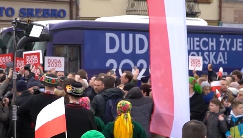 Red. Buła chce ujawniać, którzy dziennikarze byli w Dudabusie? "Będę dzwonił, nieodbierających spotkam"