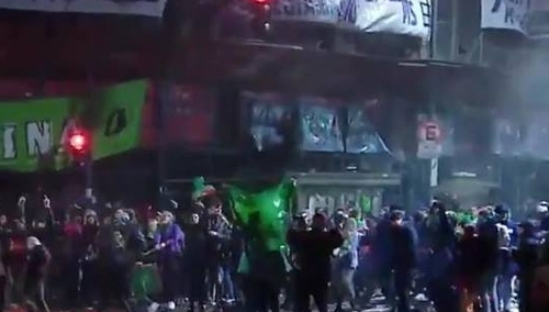 [video] Niesamowita agresja, czyli zachowanie "tolerancyjnej" lewicy po przegranej w Argentynie