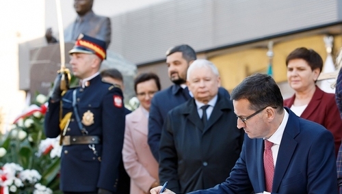 Premier: "Pustki po nim nie da się zapełnić". W Kielcach odsłonięto pomnik śp. Przemysława Gosiewskiego