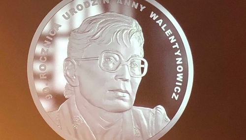 [Nasza Fotorelacja] Prezentacja monety "Urodziny Anny Walentynowicz" na Sali BHP