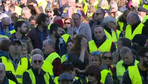 [video] We Francji trwają ostre zamieszki. Policja użyła gazu wobec protestujących