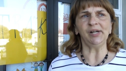 [video] Wściekli rodzice zorganizowali strajk w przedszkolu w Koszalinie. Strajkująca: "Wtargnęli!"