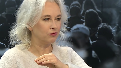 "Niezawodna" Gretkowska: "Jesteśmy w dziejowej d. i będziemy palić świeczki"