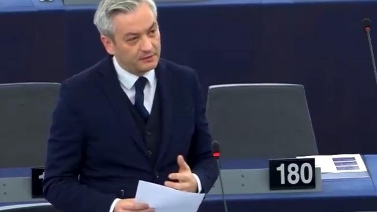 Biedroń podczas debaty w PE o Polsce: „Jeszcze wolne sądy nie zginęły, póki my żyjemy”