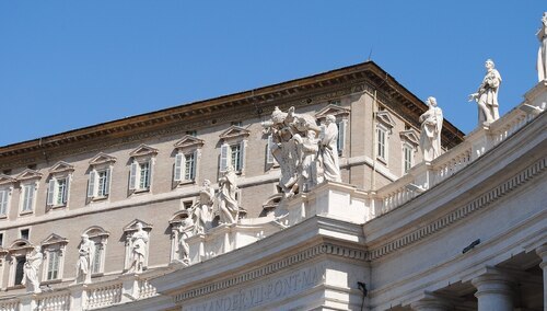 Pałac Apostolski widziany z północnej części placu św. Piotra