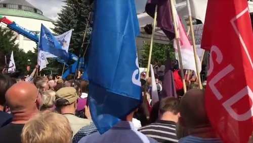 Policja o demonstracji "obrońców sądów": Uczestniczyło ok..." Internauci: "Na dniach Zamościa było więcej