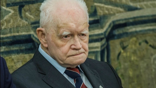 "Ktoś odpowie przed Trybunałem Stanu". Adam Strzembosz grozi rządowi