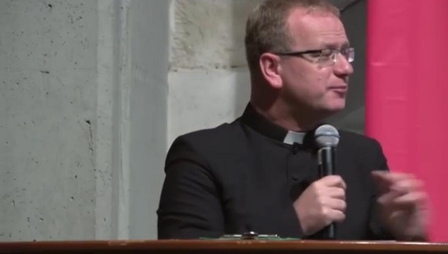 Ks. Węgrzyniak: "Polsce bardziej potrzebny jest rozdział państwa od złodziei niż od Kościoła"