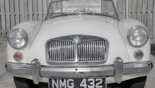 Na Podkarpaciu rozbito nietypowy gang... Sprzedawali nieistniejące, zabytkowe samochody