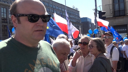 Dziennikarz uderzony kamieniem podczas Marszu Wolności!