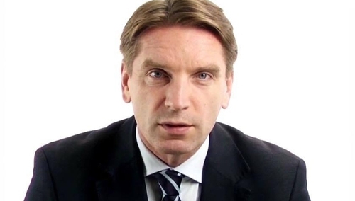 Lis ogłasza koniec demokracji. "Bohaterstwo i odwaga zostały na spoconych "patriotycznych" koszulkach"