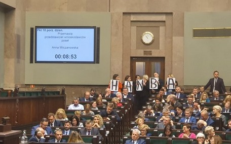 Pawłowicz, Piotrowicz i Stelina wybrani na sędziów TK. Opozycja: "Hańba" i "Precz z komuną"