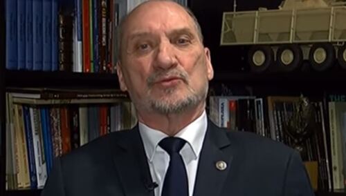 [video] A. Macierewicz krytykuje prorosyjskie tendencje w przestrzeni publicznej i zwrot PiS ku centrum
