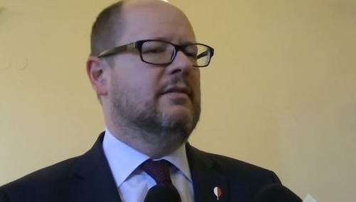 Kolejne kłopoty Pawła Adamowicza - opóźnienia w wypłatach nauczycieli. "Po raz kolejny naruszono prawo"