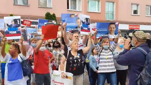 [Wideo] "Polska tęczowa vs biało-czerwona". Zwolennicy Trzaskowskiego zakłócają wiec PAD-a w Stargardzie