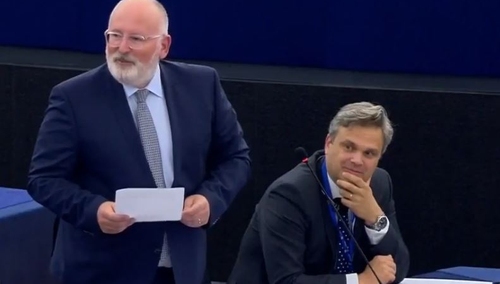 Korespondent RMF: Timmermans przyznał, że jego celem nie jest rozstrzygnięcie ws. Polski, ale nękanie jej