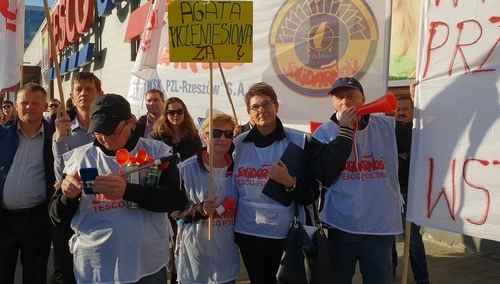 [fotorelacja] Protest przed Tesco w Rzeszowie w obronie przewodniczącej Komisji Oddziałowej Związku