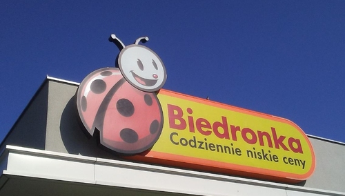 Biedronki wprowadzają klientów w błąd nt. kraju pochodzenia owoców i warzyw. UOKiK stawia zarzuty