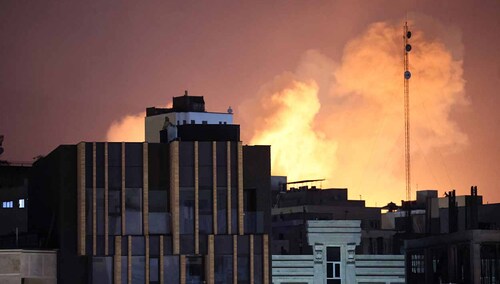 Kłęby dymu nad Teheranem po atakach