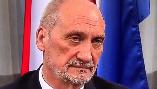 [WIDEO] Macierewicz: Ustawa 447 stawia nas w sytuacji kompletnego bankruta
