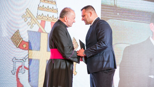 [Fotorelacja] Ks. Ludwik Kowalski Człowiekiem Roku "Tygodnika Solidarność"