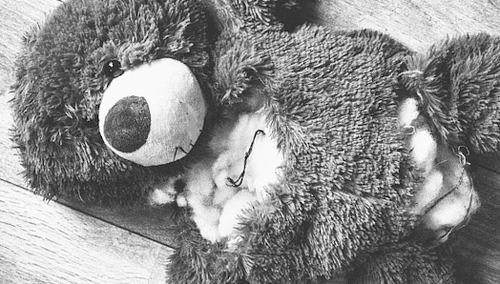 Molestowali niemowlęta. Radzili jak uśpić dziecko. 30 tys. podejrzanych w aferze pedofilskiej w Niemczech