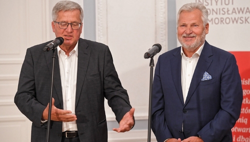 A to niespodzianka. Kwaśniewski i Komorowski poparli Trzaskowskiego: "Duda gwałcił konstytucję"