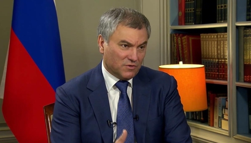 Przewodniczący Dumy: To nie przypadek, że w Polsce utworzono setki obozów koncentracyjnych