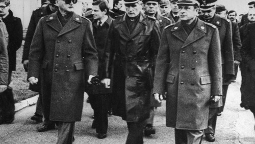 Jaruzelski osobiście cenzurował wywiad, Kiszczak pomagał. Tak SB próbowała ograć opozycję