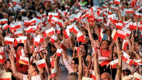 CBOS: Polacy dobrze oceniają sytuację w kraju