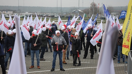 [Fotorelacja] Pikieta żądań płacowych "S" w Volkswagen Motor Polska
