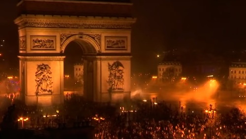 [video] Żółte kamizelki protestują przeciwko podwyżkom, dla TVN24 to "członkowie skrajnej prawicy"