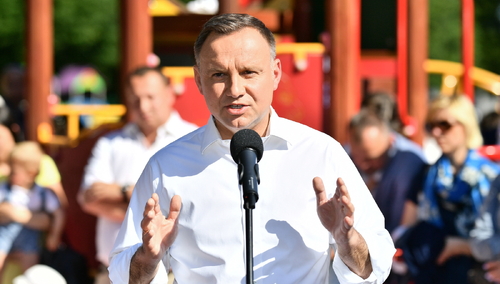 Prezydent chce przedstawić projekt zmian w Konstytucji. Chodzi o adopcję dzieci przez pary jednopłciowe