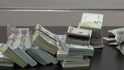 47 mln zł zabezpieczonego mienia podejrzanych. Kolejne uderzenie prokuratury w mafie vatowskie