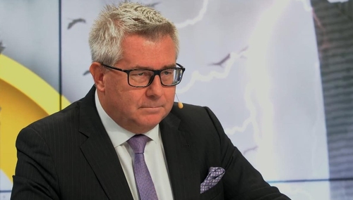 Media o nadużyciach europosła PiS. Czarnecki: "Podejmę kroki prawne... Kłamstwa i fake newsy..."