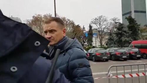 [video] Poseł PO Sławomir Nitras atakuje młodego prolajfera i zwraca się do osób na ulicy "durnie"
