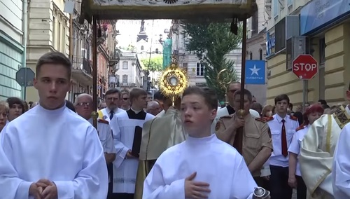 [video] "Święty Boże, Święty Mocny..." Procesja Bożego Ciała we Lwowie