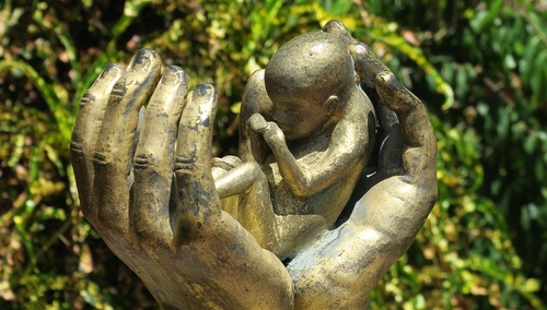 Projekt inicjatywy "Stop pedofilii" skierowany do komisji. PO i Lewica złożyły wnioski o jego odrzucenie