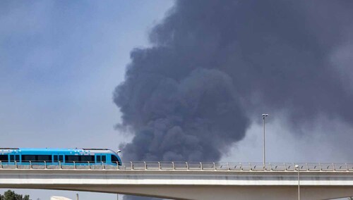 Kłęby dymu w Dubaju