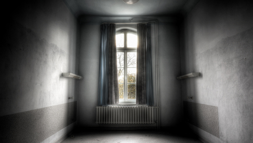 Próbował podpalić biuro Beaty Kempy. Teraz trafi do zakładu psychiatrycznego?