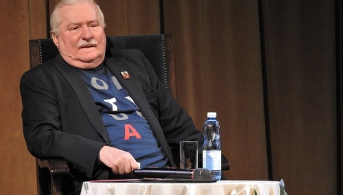"Perfidnym kłamcom z ONETU i WP odpowiadam…". Wałęsa zabrał głos ws. taśm