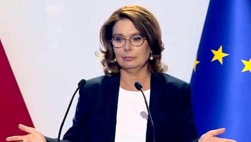 [video] "Gdzie jest program?". Zgubienie kartki i nerwowy śmiech Kidawy-Błońskiej esencją Konwencji KO